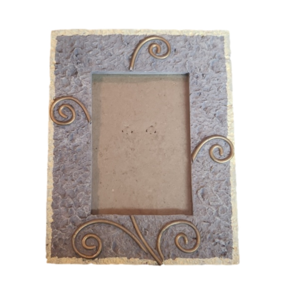 Resin picture frame - Picture 1 of 2